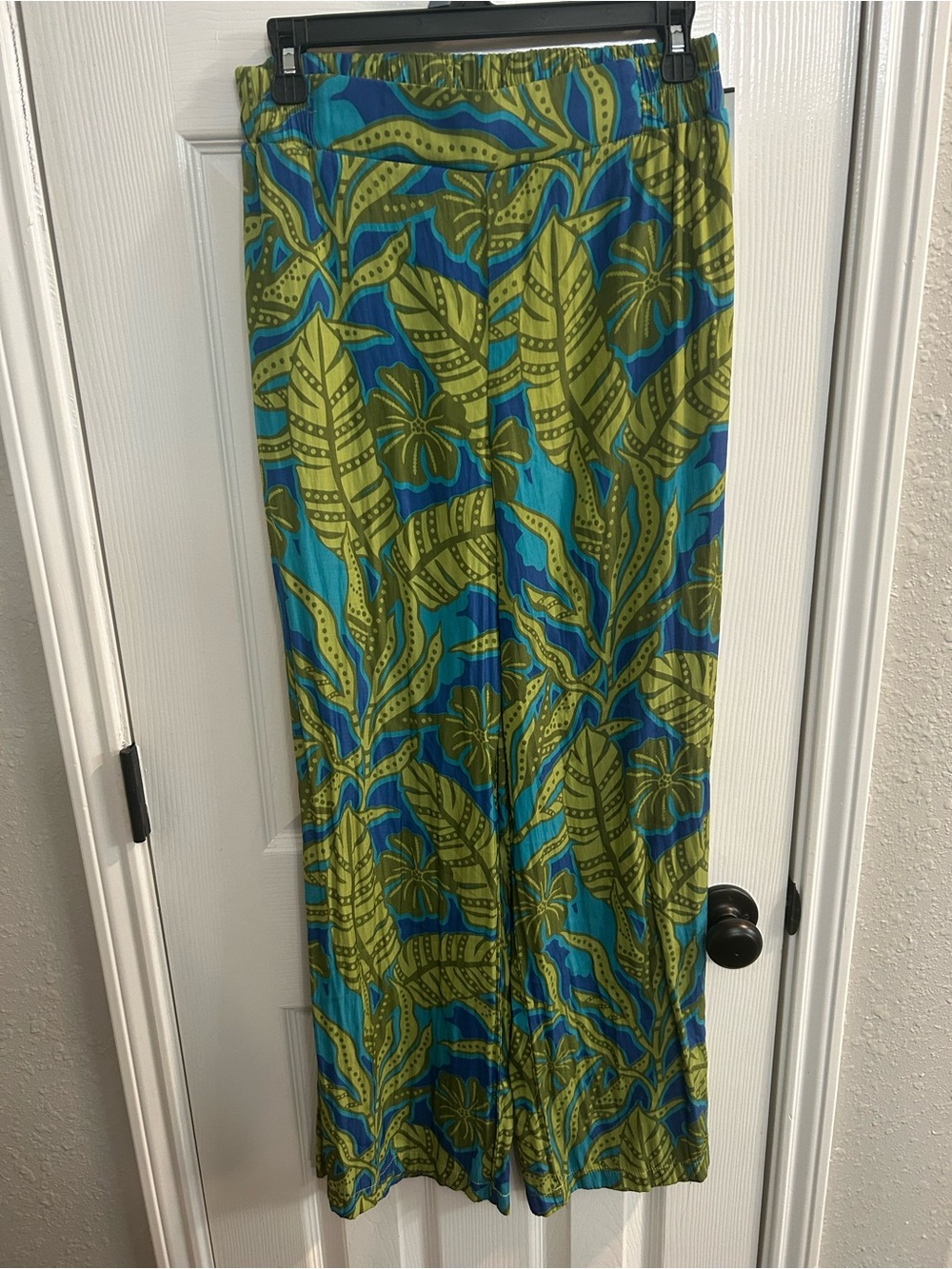 Rose + Olive size small green  blue wide leg pull on floral leaf tropical pants